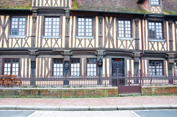 NORMANDY-JANUARY 8: Beuvron-en-Auge village on January 8,2013 in Normandy, France. Beuvron-en-Auge is one of the most beautiful village in France. — Stock Photo, Image