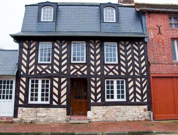 NORMANDY-JANUARY 8: Norman architecture in Beuvron-en-Auge village on January 8,2013, France. — Stock Photo, Image