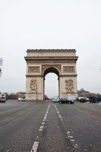 PARIS-JANUARY 10: The Arc de Triomphe seen from the Champs-Élysées on January 10,2013 in Paris. — Stock Photo, Image