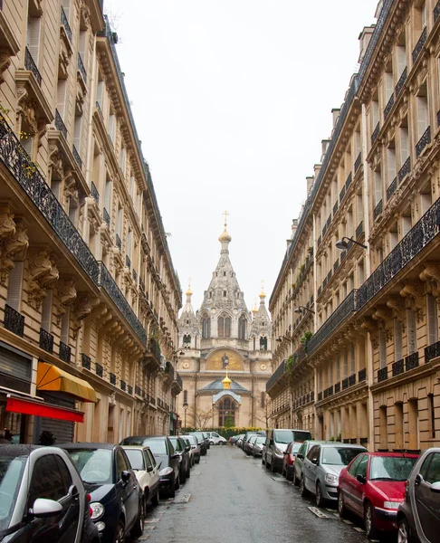 Paris-januar 10: die alexander nevsky kathedrale am 10. januar 2013 in paris. — Stockfoto