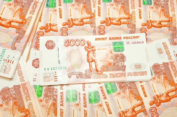 Российские банкноты на сумму 5 тысяч рублей . — стоковое фото