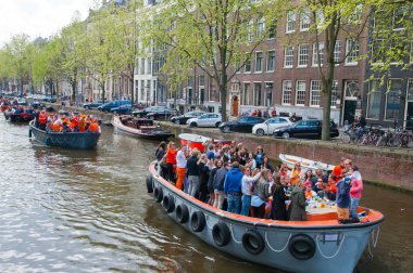 Amsterdam, Hollanda-Nisan 27: Tekne partisi Kral'ın gün Nisan günü boyunca Amsterdam'da 27,2015.