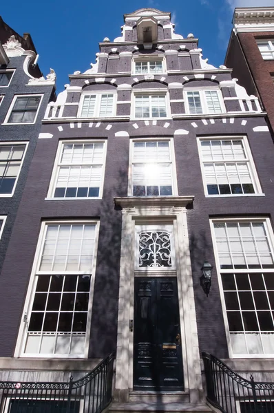 Architettura olandese del XVII secolo ad Amsterdam, Paesi Bassi . — Foto Stock