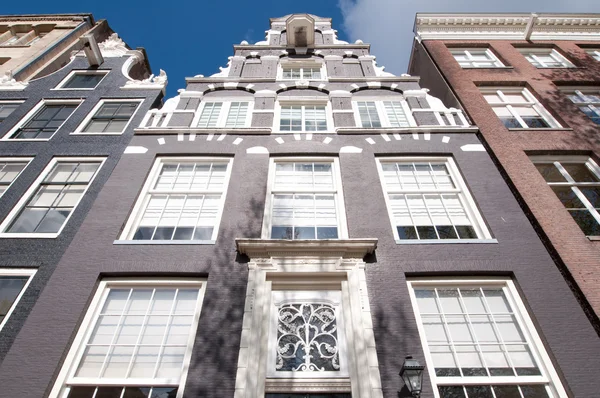 Přední Amsterdam17th století bydliště budova, Nizozemsko. — Stock fotografie