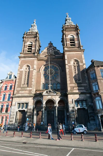 Gevel van de kerk van St. Nicholas in het stad centrum van het district van Amsterdam. — Stockfoto
