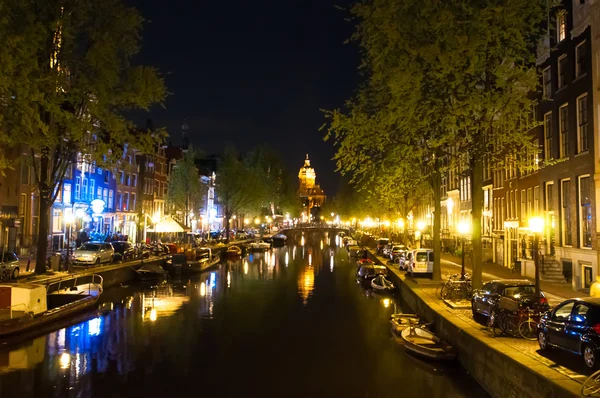 Район красных фонарей ночью. Амстердам, Нидерланды . — стоковое фото