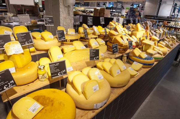 amsretdam-28 Nisan: geleneksel Hollanda amsterdam dükkan Satılık Nisan'da görüntülenen peynir 28,2015, Hollanda.