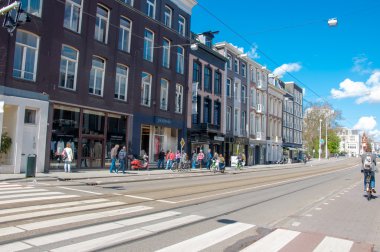 Amsterdam-Nisan 30: P.C.Hooftstraat moda sokak 30 Nisan 2015 dükkanlar sıra ile.