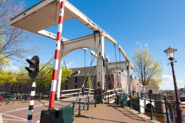 Amsterdam-Nisan 30: Magere da ince köprü 30 Nisan 2015 Hollanda bilinen Brug.
