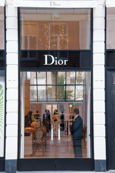 Amsterdam-April 30: Dior opslaan in de duur en chique P.C.Hooftstraat winkelstraat op April 30,2015 in Amsterdam. — Stockfoto