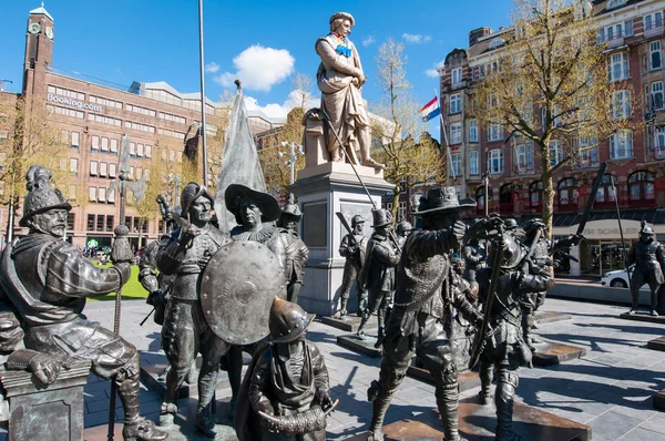 Bronze-cast representation The Night Watch, by Russian artists Mikhail Dronov and Alexander Taratynov on Rembrandtplein, the Netherlands. — Stock Photo, Image