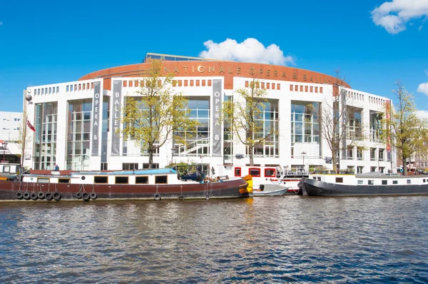 Amsterdam-April 30: Stopera, Dutch National Opera & Ballet on April 30,2015. — 图库照片