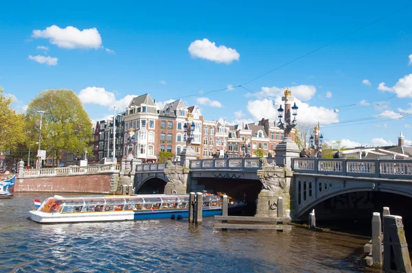 Amsterdam – 30. dubna: Blauwbrug v dubnu 30,2015, Nizozemsko. — Stock fotografie