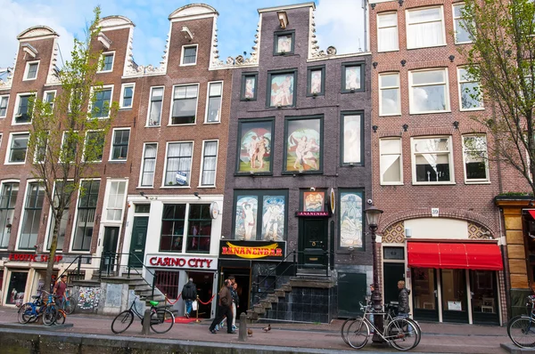 Barrio Rojo, los turistas van de turismo . — Foto de Stock