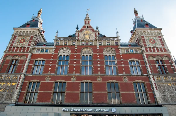 Amsterdam-1. mai: rotlichtviertel (wallen) bei nacht mit dem berühmten theater casa rosso auf der linken seite am 1. mai 2015 in amsterdam, Niederlande. — Stockfoto