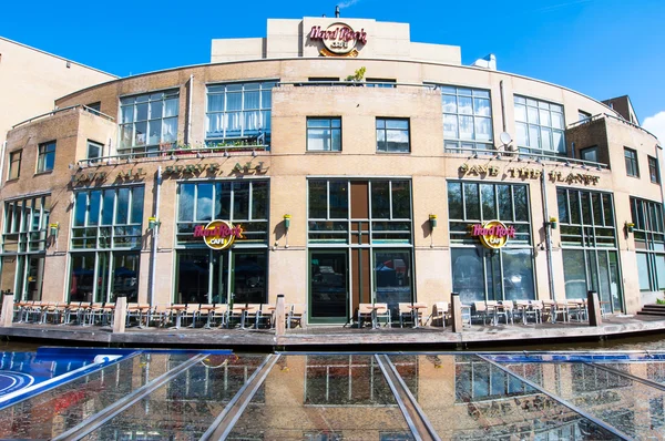 Hard Rock Cafe no Canal Singelgrachtkering ao meio-dia, Amsterdã . — Fotografia de Stock