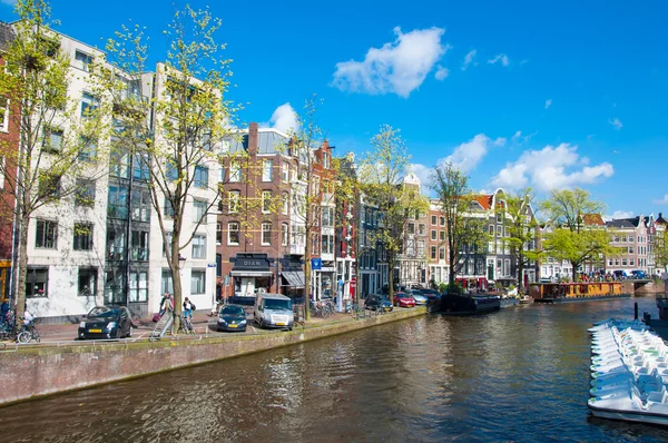 Kanál Prinsengracht (Prince kanálu) v Amsterdamu, Nizozemsko. — Stock fotografie