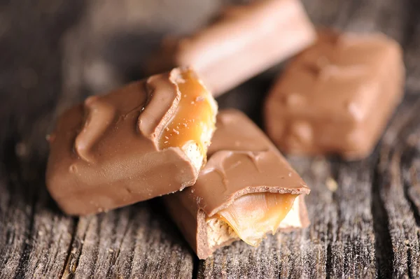 Barra de chocolate con relleno de caramelo y café Imagen de stock