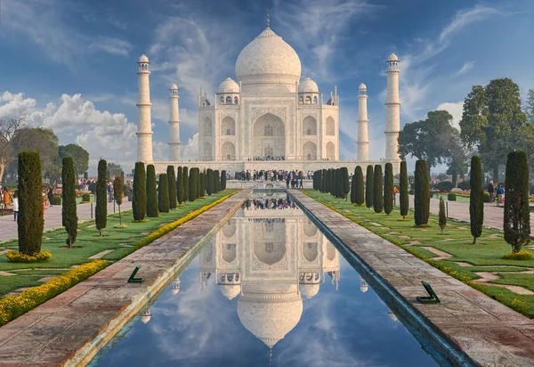 泰姬玛哈陵印度，阿格拉。7 世界奇观。美丽的达杰马哈尔 trave — 图库照片