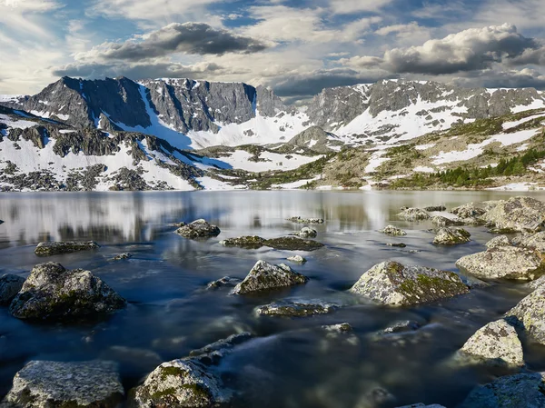 Прекрасный летний пейзаж, Алтайские горы Россия . — стоковое фото