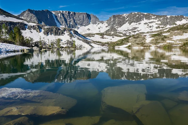 美しい夏の風景、ロシアのアルタイ山脈. — ストック写真