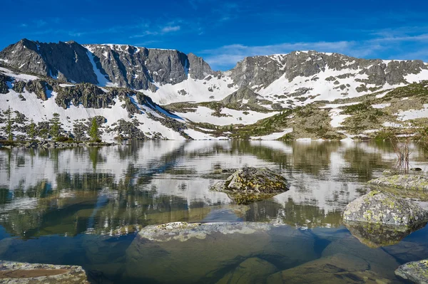 Όμορφες καλοκαιρινές τοπίου, Ρωσία Altai βουνά. — Φωτογραφία Αρχείου