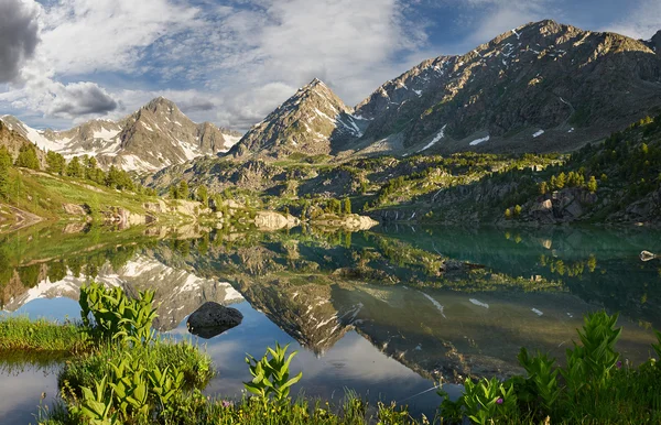 Bergmeer — Stockfoto