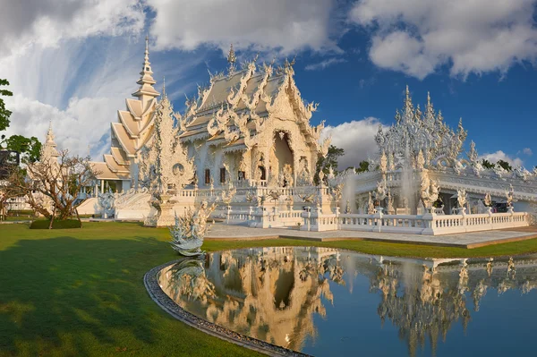Wat Rong Khun, Chiangrai, Tailandia —  Fotos de Stock