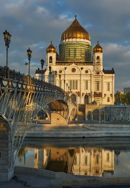 Catedral de Cristo Salvador cerca del río Moskva, Moscú. Russi. —  Fotos de Stock