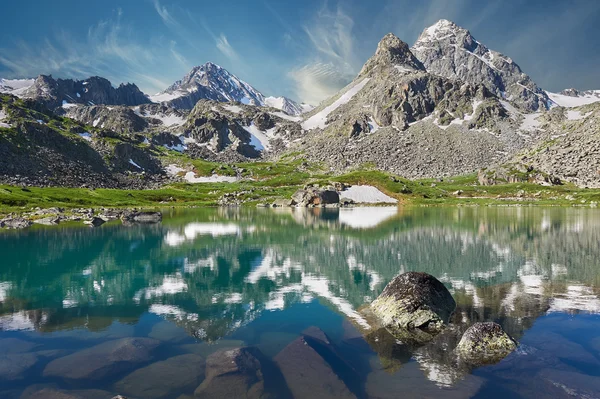 Bellissimo paesaggio estivo, montagne Altai Russia — Foto Stock