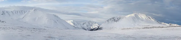 Schöne winterlandschaft, altaigebirge russland. — Stockfoto