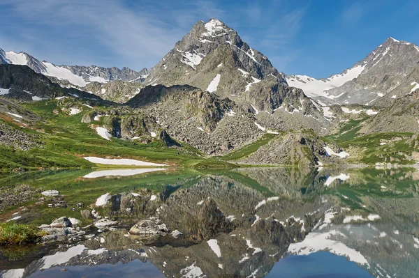 Прекрасний літній краєвид, гори Алтай, Росія. — стокове фото