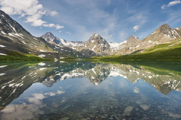 Güzel yaz manzara, Altay Dağları Rusya. — Stok fotoğraf