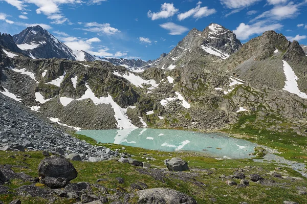 Güzel yaz manzara, Altay Dağları Rusya. — Stok fotoğraf