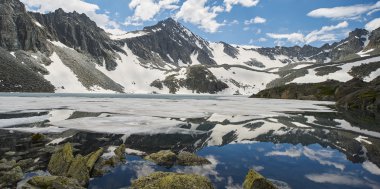 Güzel yaz manzara, Altay Dağları Rusya.