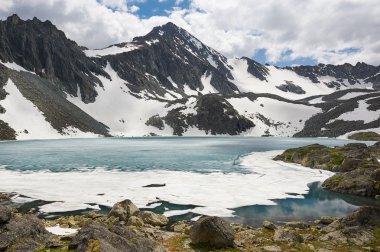 Güzel yaz manzara, Altay Dağları Rusya.