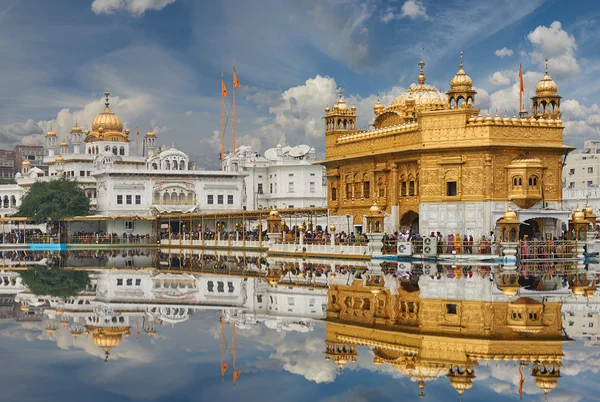 Il Tempio d'Oro, situato ad Amritsar, Punjab, India . — Foto Stock