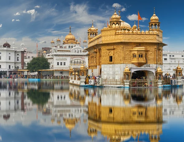 O Templo de Ouro, localizado em Amritsar, Punjab, Índia . — Fotografia de Stock