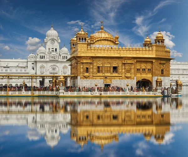 O Templo de Ouro, localizado em Amritsar, Punjab, Índia . — Fotografia de Stock