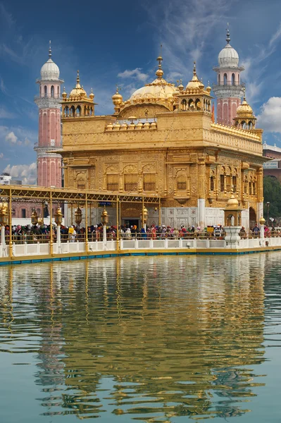 O Templo de Ouro, localizado em Amritsar, Punjab, Índia . — Fotografia de Stock