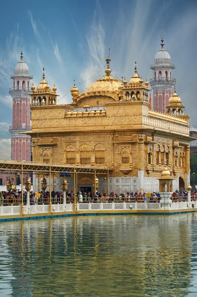 O Templo de Ouro, localizado em Amritsar, Punjab, Índia . — Fotografia de Stock