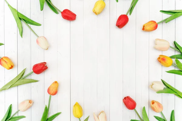 Bukiet Kolorowych Tulipanów Drewnianym Tle Koncepcja Wakacji — Zdjęcie stockowe