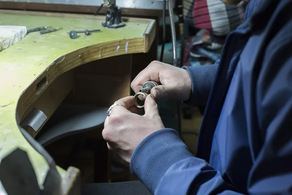 Hands of a Jeweller — Stock Photo, Image