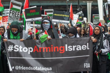 Londra, İngiltere. 22 Mayıs 2021. Özgür Filistin için yapılan Save Sheikh Jarrah mitinginde Filistin yanlısı protestocular, Birleşik Krallık hükümetini derhal harekete geçmeye ve İsrail 'in dokunulmazlıkla hareket etmesine izin vermemeye çağırdılar..