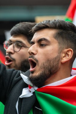 Londra, İngiltere. 22 Mayıs 2021. Özgür Filistin için yapılan Save Sheikh Jarrah mitinginde Filistin yanlısı protestocular, Birleşik Krallık hükümetini derhal harekete geçmeye ve İsrail 'in dokunulmazlıkla hareket etmesine izin vermemeye çağırdılar..