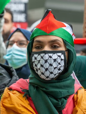 Londra, İngiltere. 22 Mayıs 2021. Özgür Filistin için yapılan Save Sheikh Jarrah mitinginde Filistin yanlısı protestocular, Birleşik Krallık hükümetini derhal harekete geçmeye ve İsrail 'in dokunulmazlıkla hareket etmesine izin vermemeye çağırdılar..