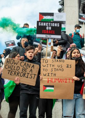 Londra, İngiltere. 22 Mayıs 2021. Özgür Filistin için yapılan Save Sheikh Jarrah mitinginde Filistin yanlısı protestocular, Birleşik Krallık hükümetini derhal harekete geçmeye ve İsrail 'in dokunulmazlıkla hareket etmesine izin vermemeye çağırdılar.