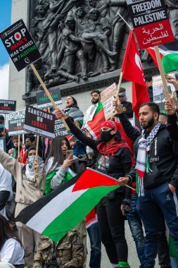 Londra, İngiltere. 22 Mayıs 2021. Özgür Filistin için yapılan Save Sheikh Jarrah mitinginde Filistin yanlısı protestocular, Birleşik Krallık hükümetini derhal harekete geçmeye ve İsrail 'in dokunulmazlıkla hareket etmesine izin vermemeye çağırdılar.