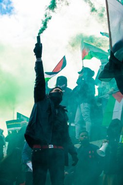 Londra, İngiltere. 22 Mayıs 2021. Özgür Filistin için yapılan Save Sheikh Jarrah mitinginde Filistin yanlısı protestocular, Birleşik Krallık hükümetini derhal harekete geçmeye ve İsrail 'in dokunulmazlıkla hareket etmesine izin vermemeye çağırdılar..