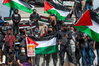 Londra, İngiltere. 22 Mayıs 2021. Özgür Filistin için yapılan Save Sheikh Jarrah mitinginde Filistin yanlısı protestocular, Birleşik Krallık hükümetini derhal harekete geçmeye ve İsrail 'in dokunulmazlıkla hareket etmesine izin vermemeye çağırdılar..